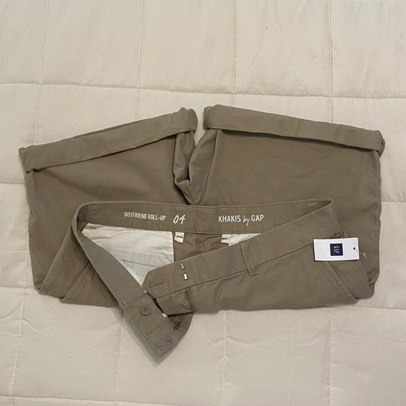 NWT GAP boyfriend roll-up khaki shorts - Picture 3 of 3